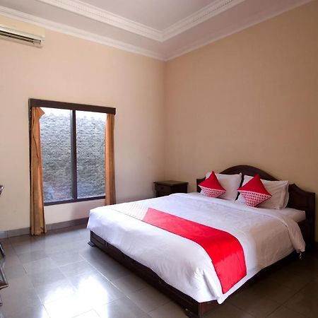 Oyo 3207 Hotel Gracia Бандар-Лампунг Экстерьер фото