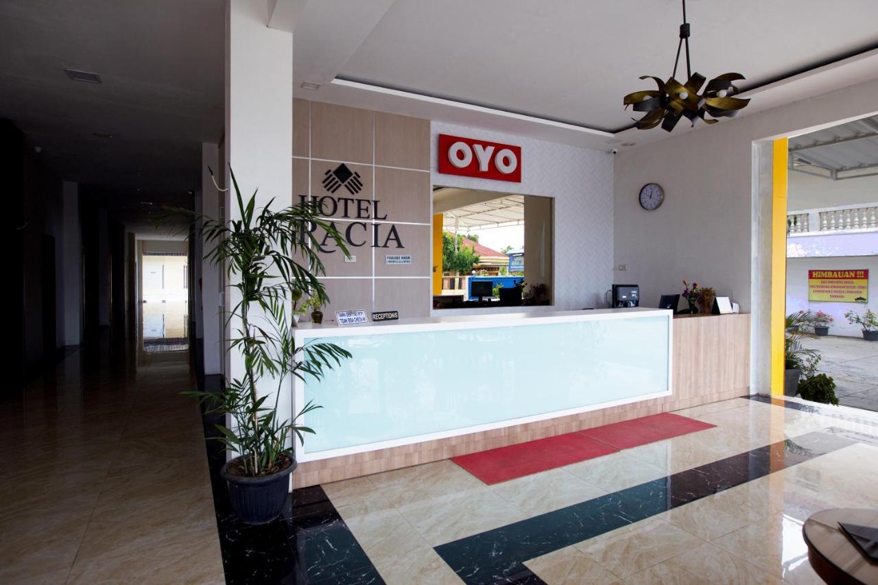 Oyo 3207 Hotel Gracia Бандар-Лампунг Экстерьер фото