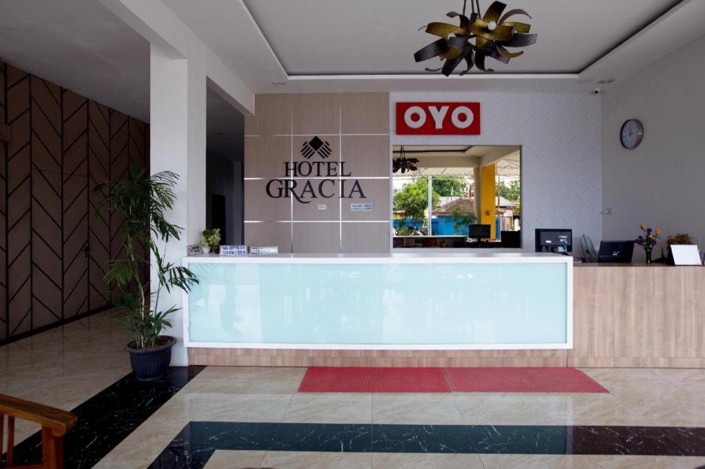 Oyo 3207 Hotel Gracia Бандар-Лампунг Экстерьер фото
